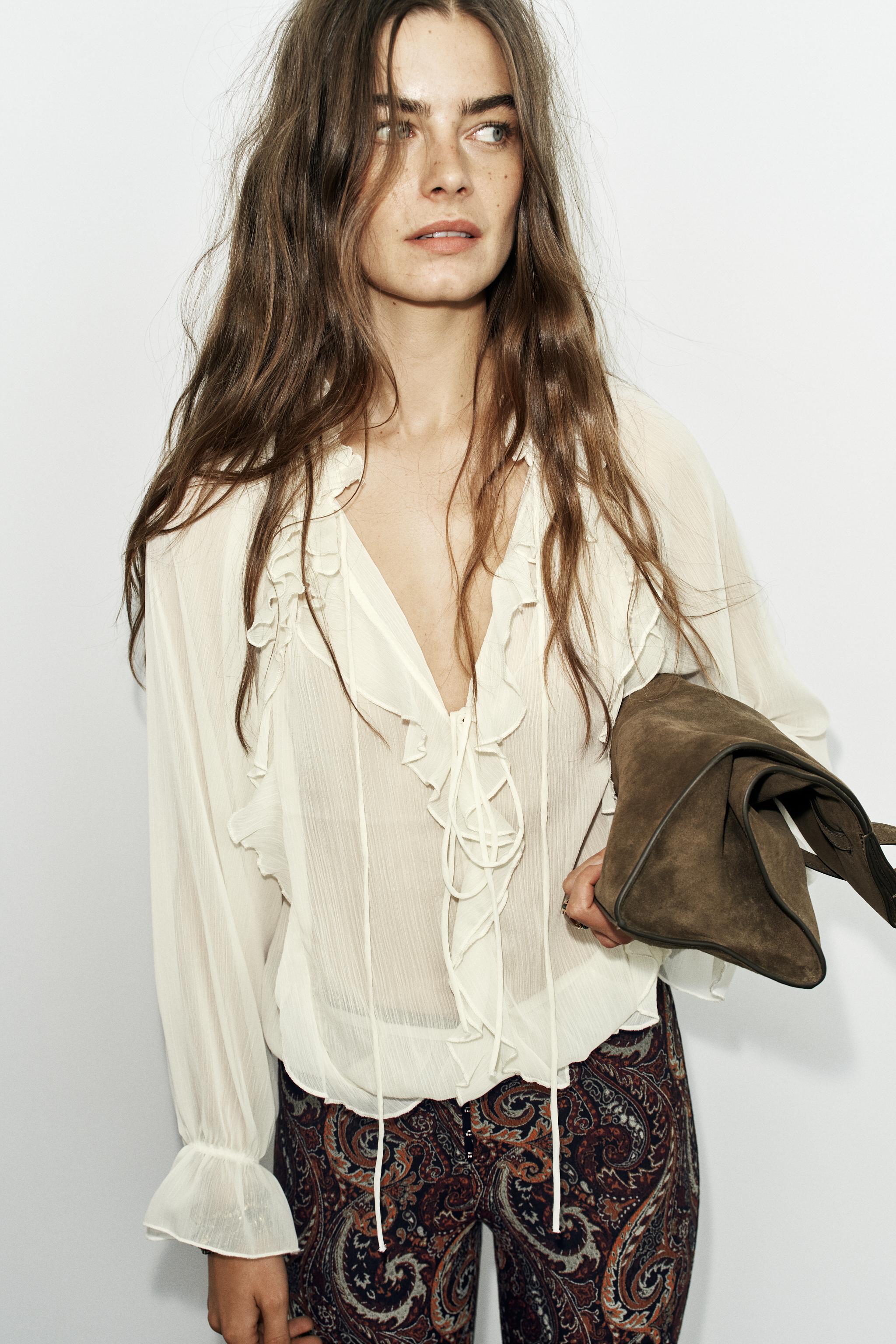 ROMANTIC VOLUME TOP